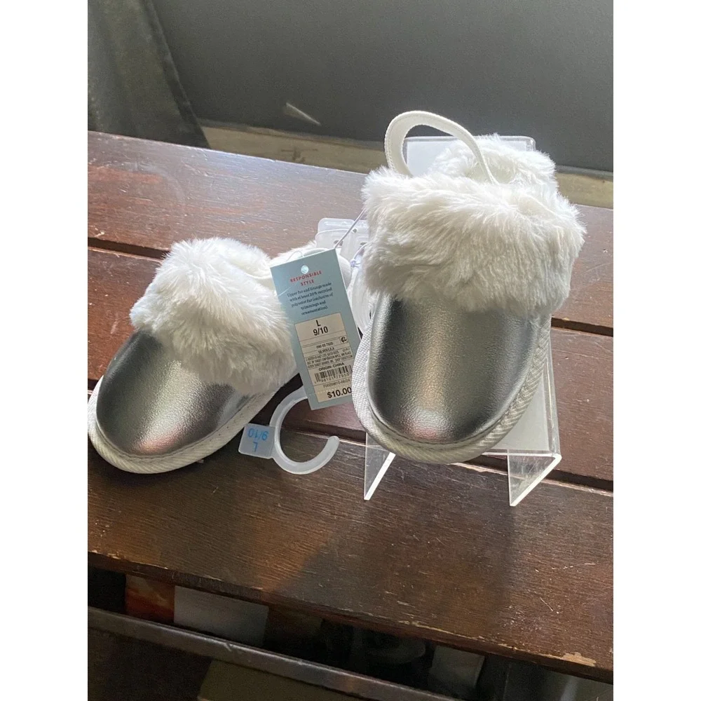 Toddler Girls' Silver Slippers 9/10 – Cat & Jack‎ Lila Faux Fur Lined